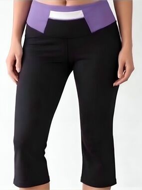 LULULEMON Cropped Capri Yoga Pants with Purple Waistband